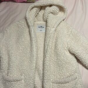 Women’s cozy sweater in good condition